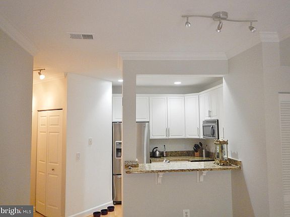5th image of 2330 14th St N APT 206