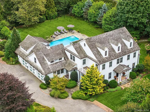 31 Paquatuck Avenue, East Moriches, NY 11940