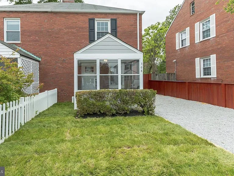 308 S Veitch St — Photo 2