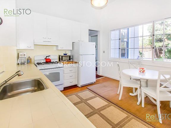 5th image of 2712 Pine St #B