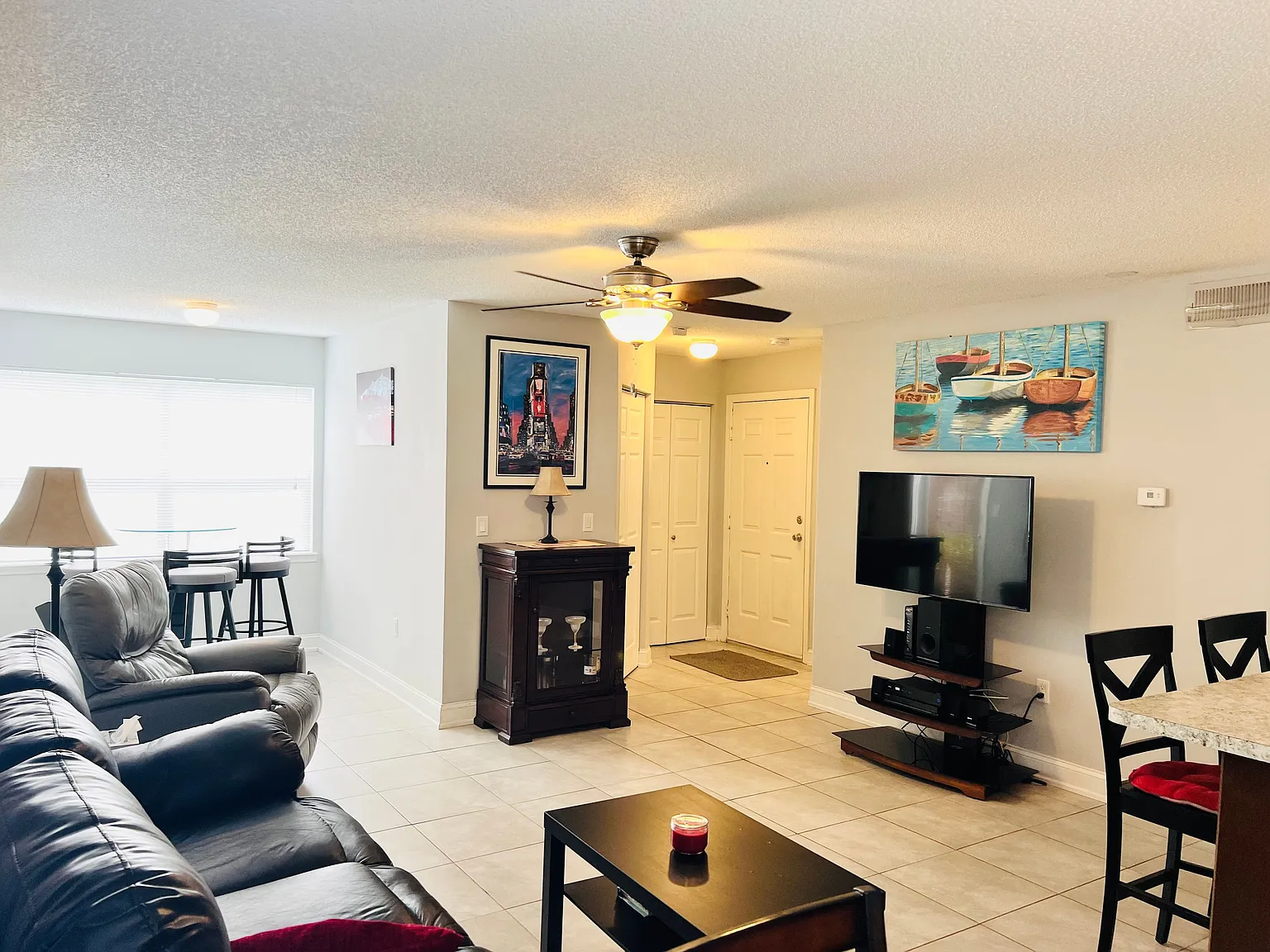 2 bed, 2.0 bath, 2000 sqft, $1,800 — Photo 2