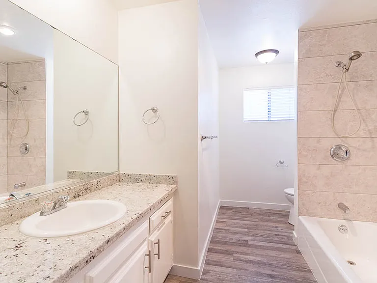 2102 Mathews Ave #B — Photo 6