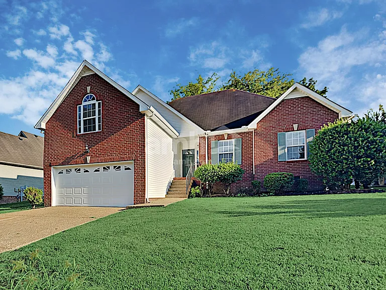 103 Homestead Ln — Photo 1