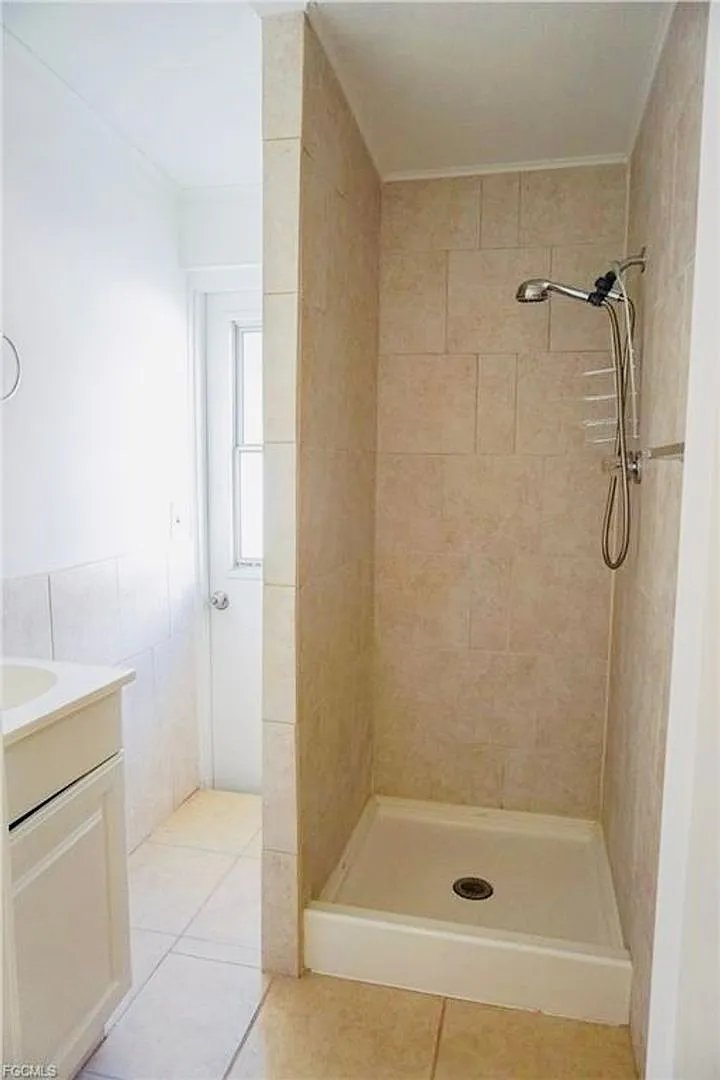 Charming 2BR Duplex in North Port — Photo 4