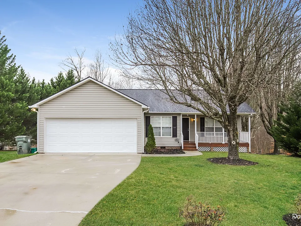 15 Hawthorne Ln
