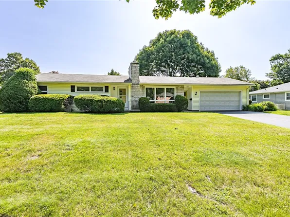 157 Highledge Dr, Penfield, NY 14526