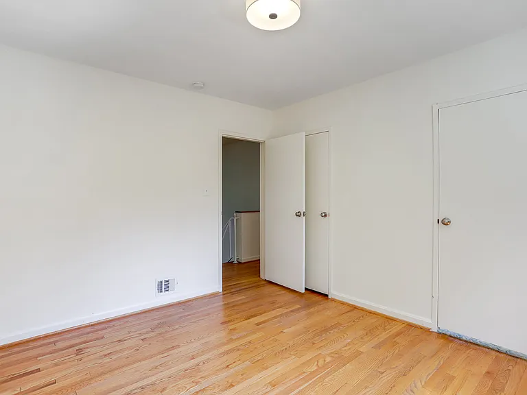 4516 Gretna St — Photo 13