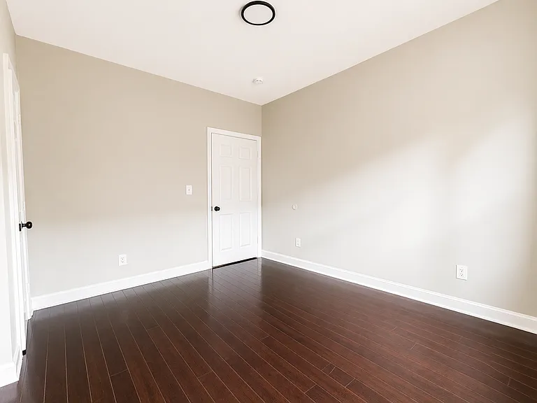 271-273 S 8th St #2 — Photo 8