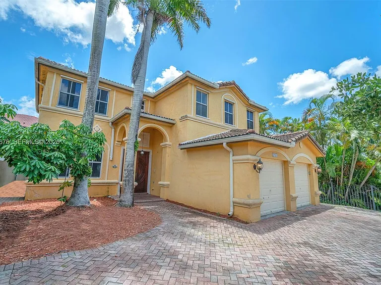 2155 SW 156th Ct — Photo 2
