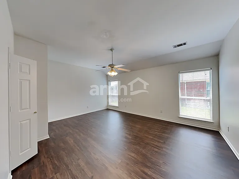 1004 Courtside Dr — Photo 11
