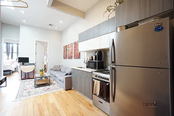 Rented by Rennit Inc. | media 21