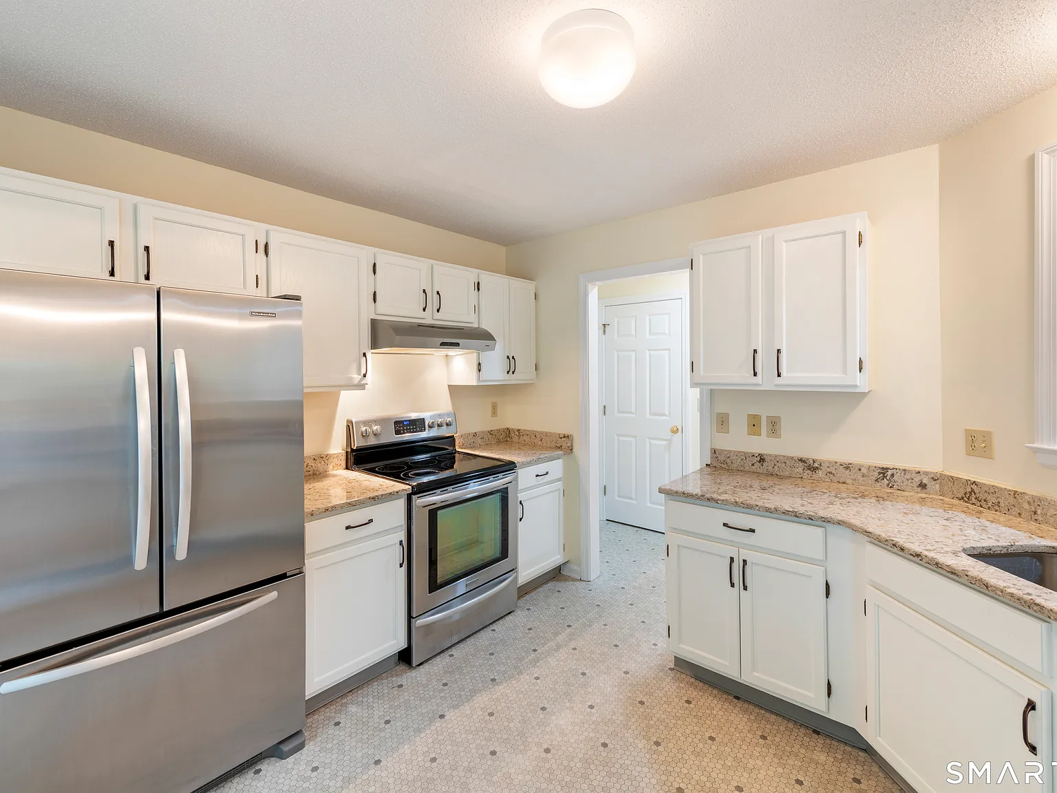 4 bed, 2.5 bath, 1723 sqft, $3,800 — Photo 4