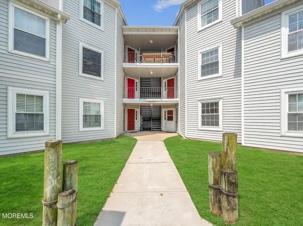 1517 Waters Edge Drive, Toms River, NJ 08753