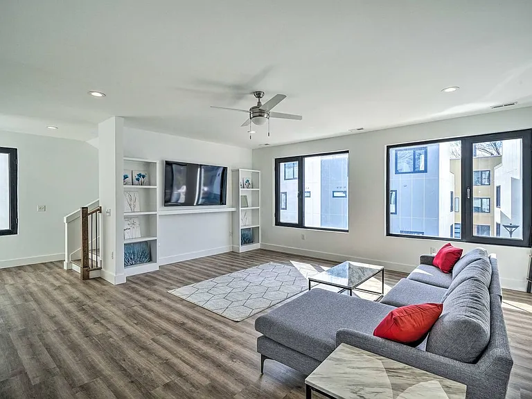 2nd floor living area