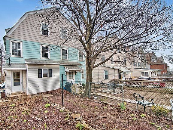 3rd image of 162 Avenue A