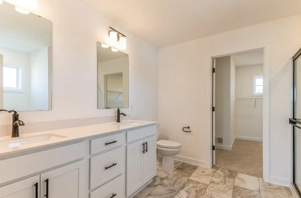 5 bed, 2700 sqft, $3,750 — Photo 3