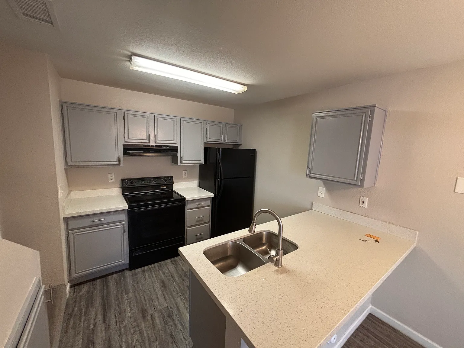 3 bed, 2.5 bath, 1118 sqft, $1,900 — Photo 2