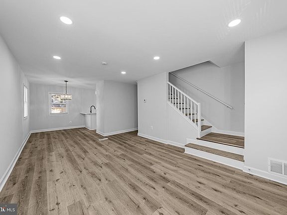 5th image of 7215 E Lombard St