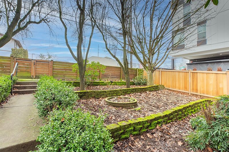 3rd image of 10511 Midvale Avenue N #101