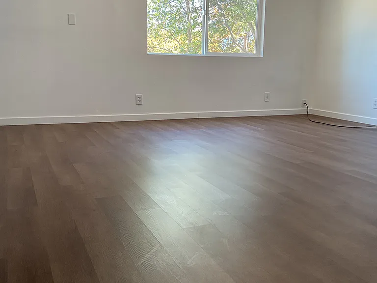 360 NW Elm St #A — Photo 1