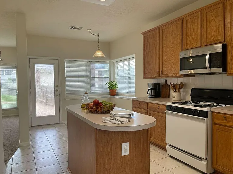 18807 Harbor Key Cir — Photo 29