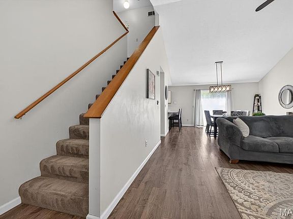 5th image of 328 Bristol Pl