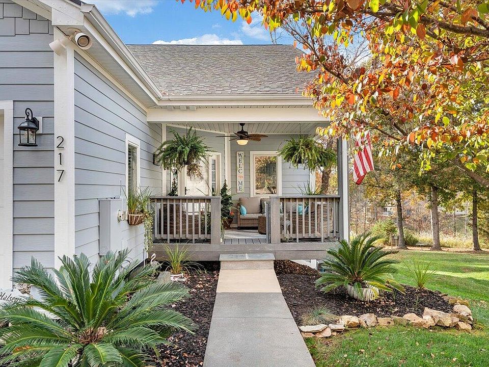 1st image of 217 Retreat Ln