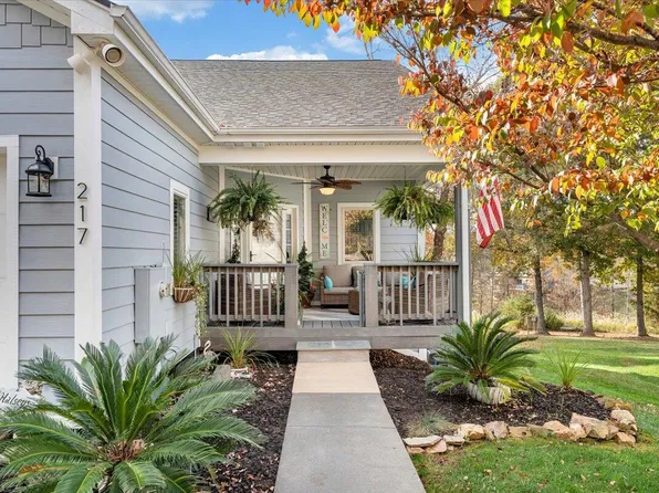 217 Retreat Ln, Huddleston, VA 24104