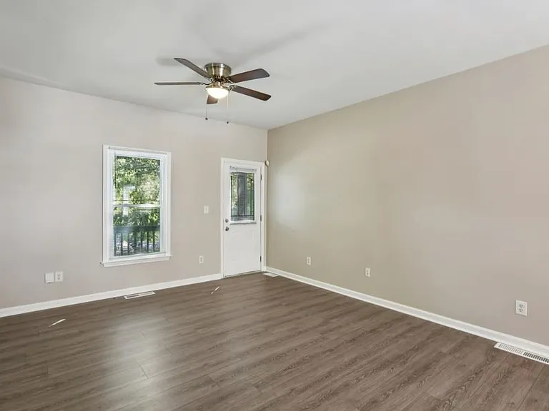 739 Prince Pl NW — Photo 2