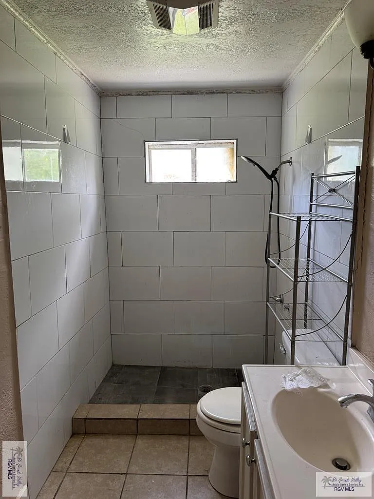 3 bed, 1.0 bath, 1241 sqft, $1,450 — Photo 4