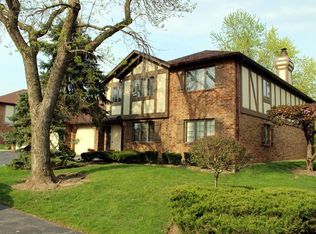 13211 N Country Club Ct #2, Palos Heights, IL 60463