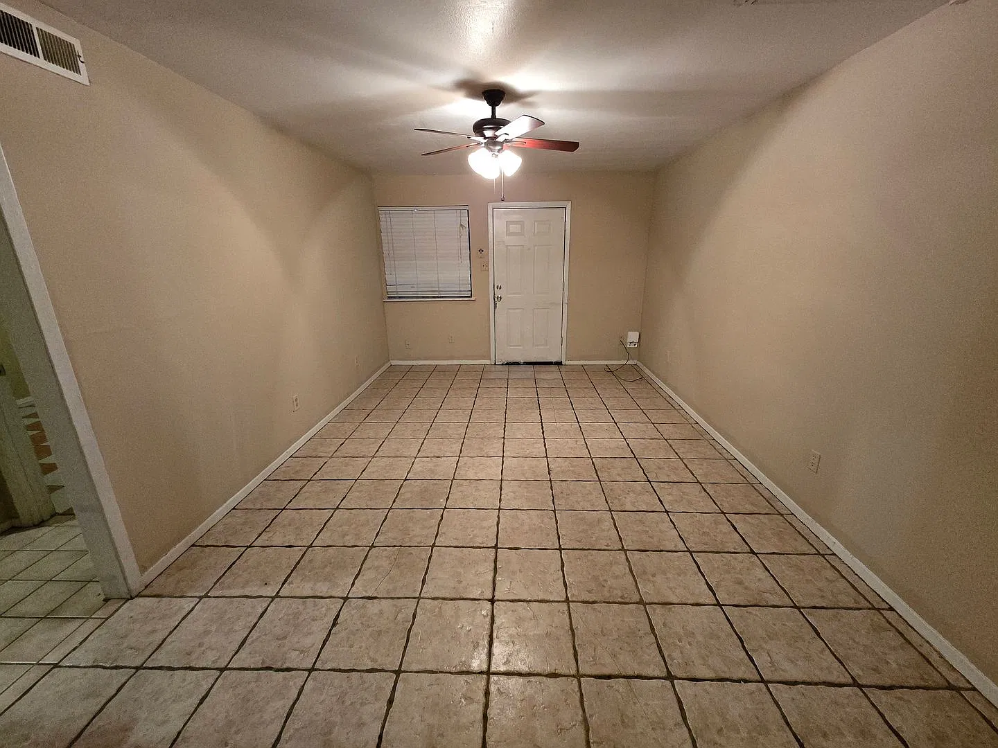 Bryan - 2 bedroom - 1 Bath - Back Patio area with fence. — Photo 3