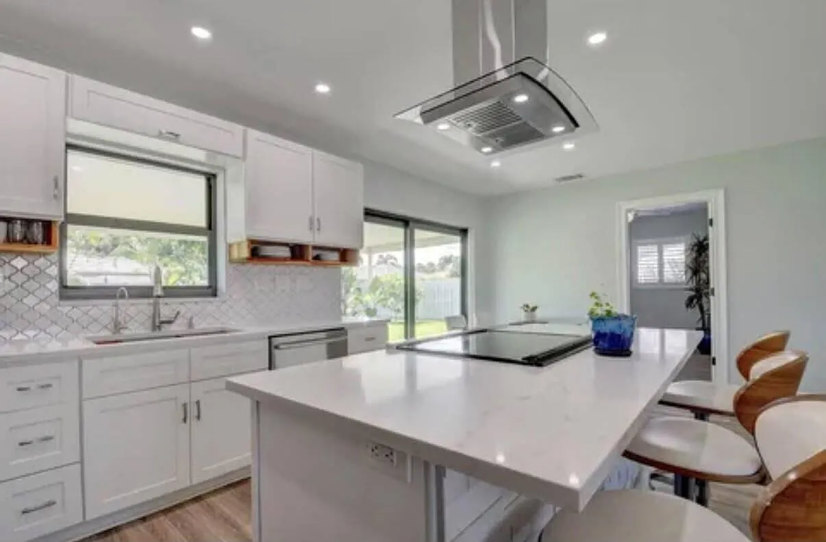 4 bed, 2.0 bath, 1422 sqft, $5,300 — Photo 1