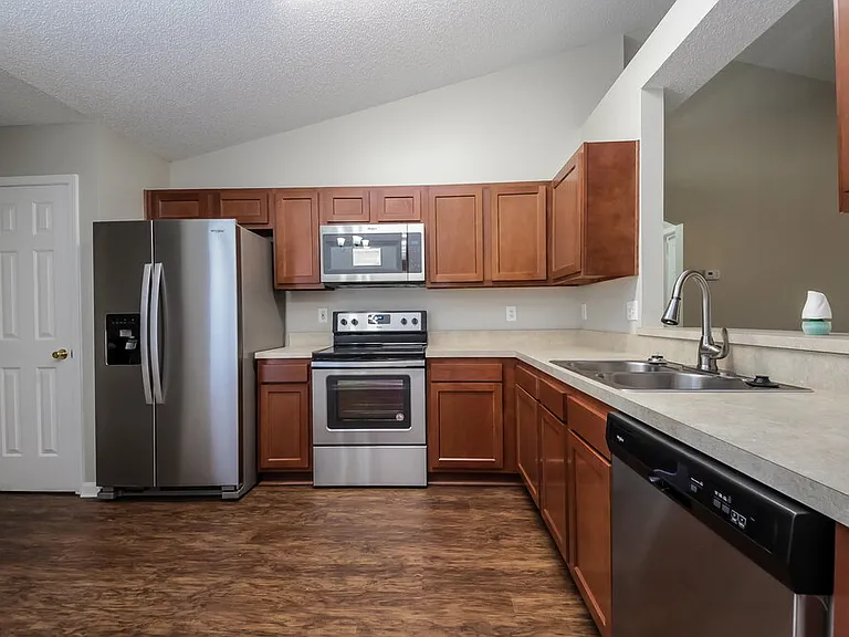 3230 Chantilly Ct — Photo 5