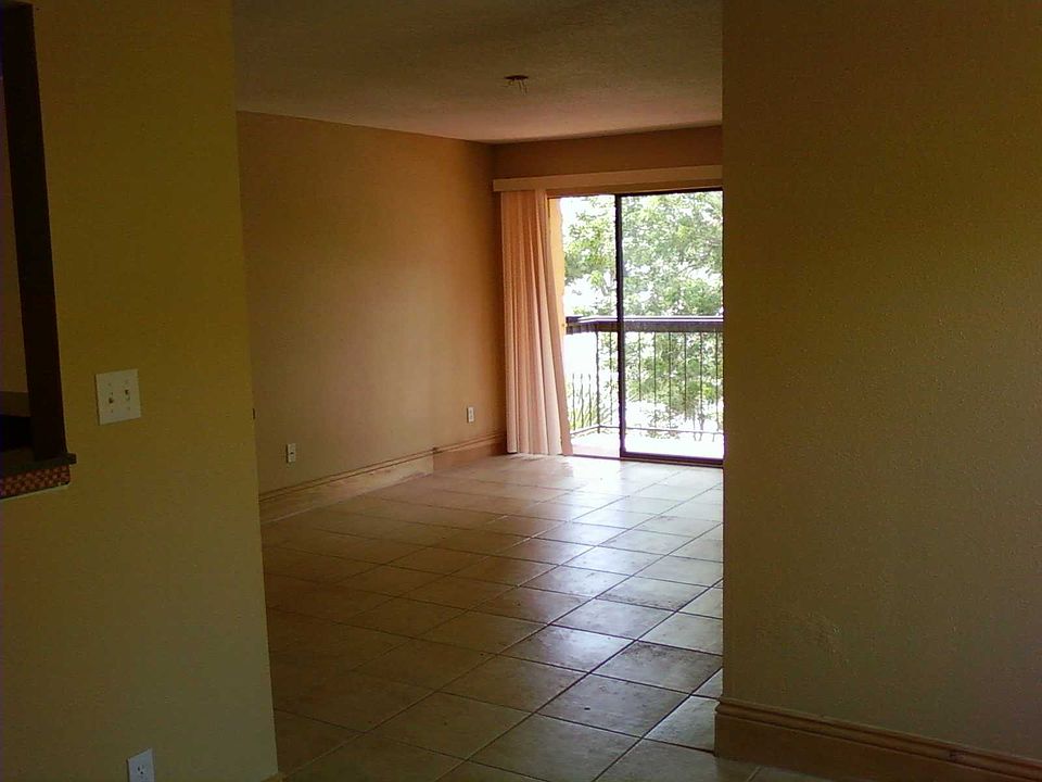 1st image of 2885 Winkler Ave APT 616