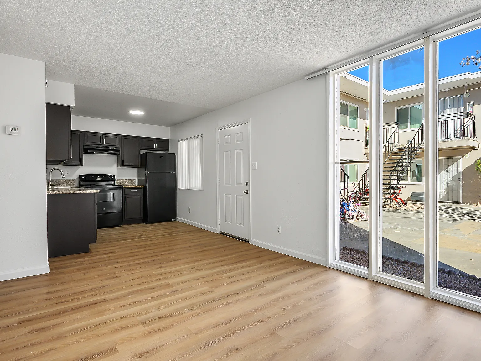 Desert Aire Apartments — Photo 4