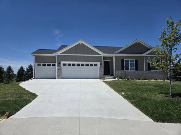 1483 Prairie Dr, Saint Joseph, MI 49085