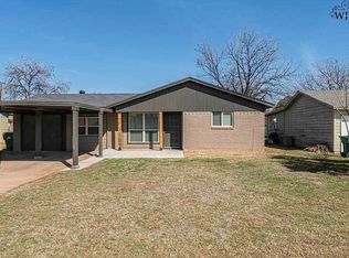 1020 W Highway St, Iowa Park, TX 76367