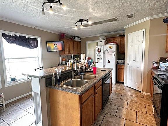 5th image of 818 Lake Pearl Rd