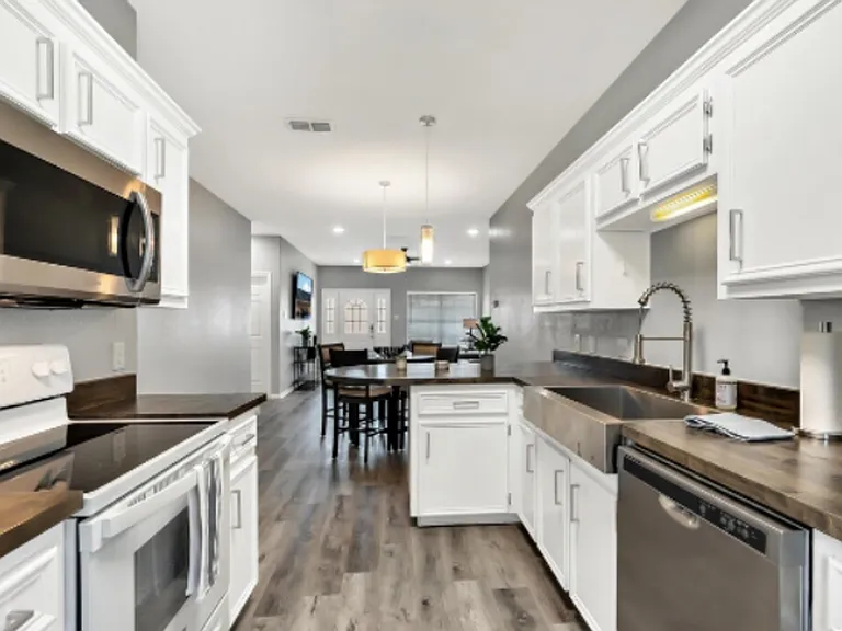 1506 James Ave #A — Photo 4