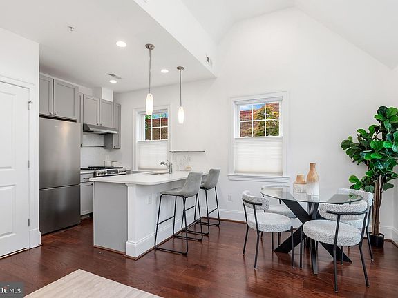 4th image of 2323 40th St NW #6