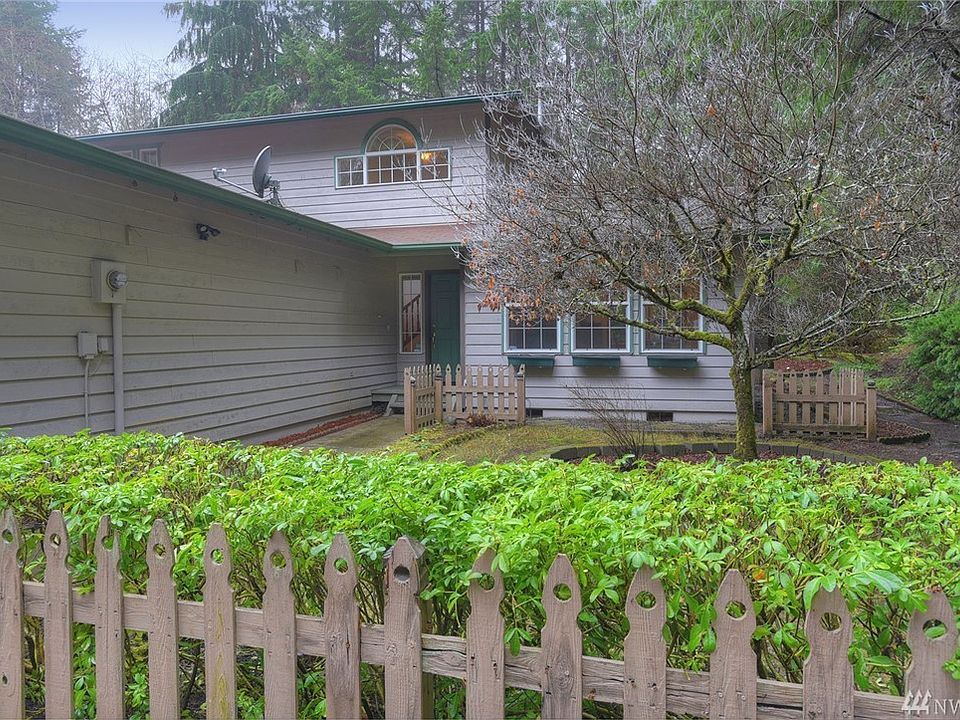 1st image of 20235 Robin Ln NE