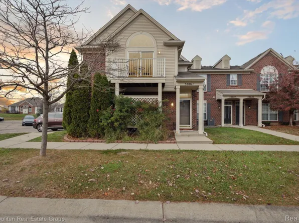 30011 Fox Run Cir, Warren, MI 48092