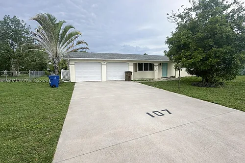 107 W Lake Dr Photo 1