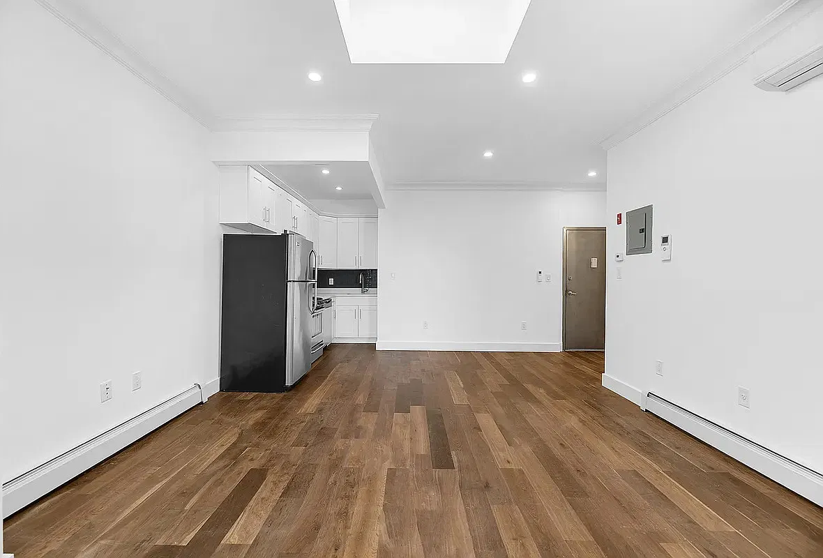 792 Hart Street — Photo 4