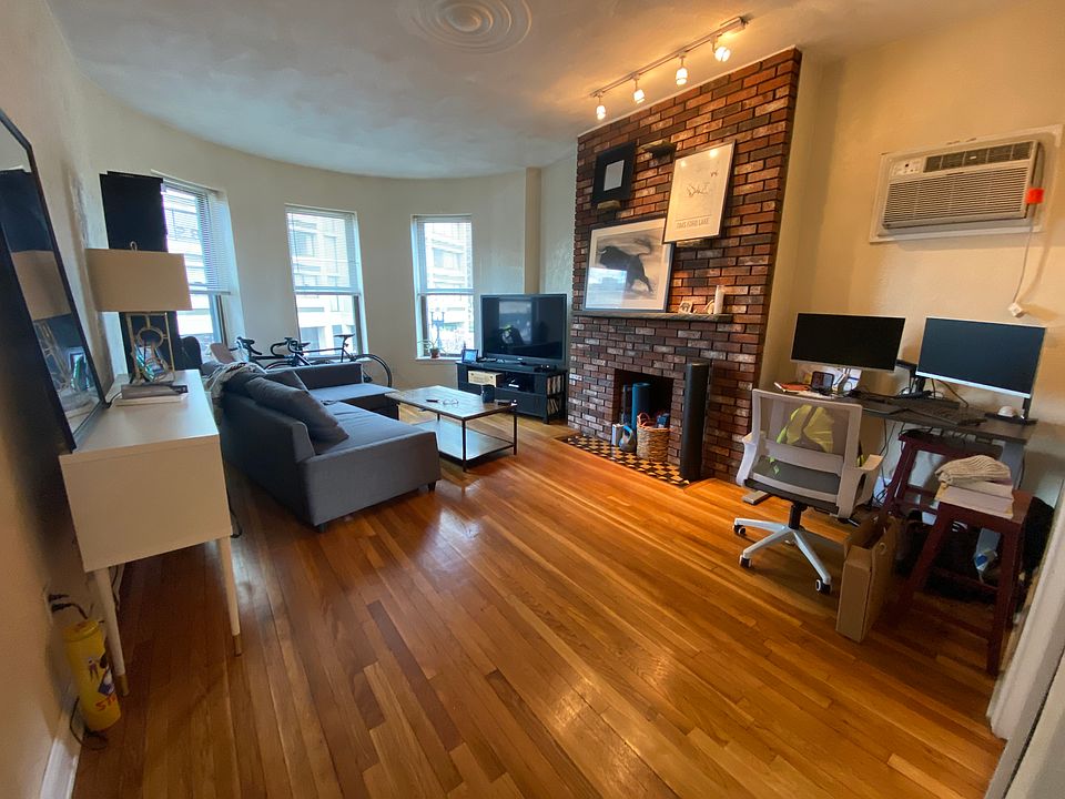 2nd image of 8 Westland Ave APT 1