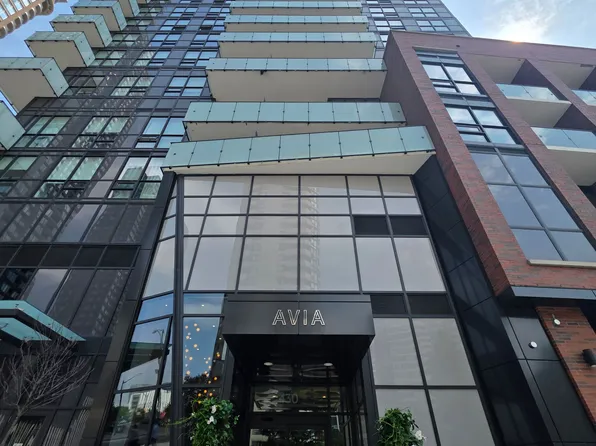 430 Square One Dr #1407, Mississauga, ON L5B 3Y1