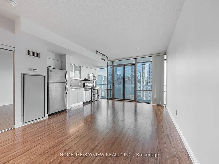 38 Grenville St #2405 — Photo 9