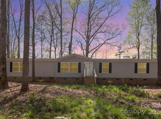 1150 Smith Woods Ln, Hickory Grove, SC 29717