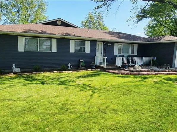 1463 Missouri Rd, Iola, KS 66749